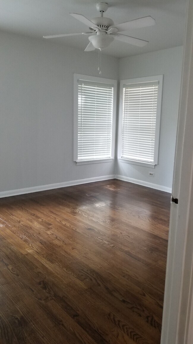Building Photo - 420 Storeywood Dr