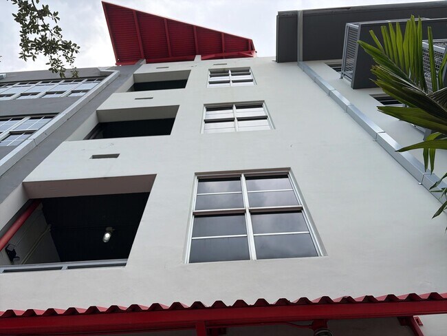 Building Photo - 425 N Andrews Ave