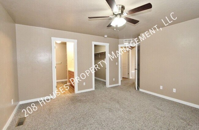 Building Photo - Must See Immaculately Kept 3 bed, 2 bath H...