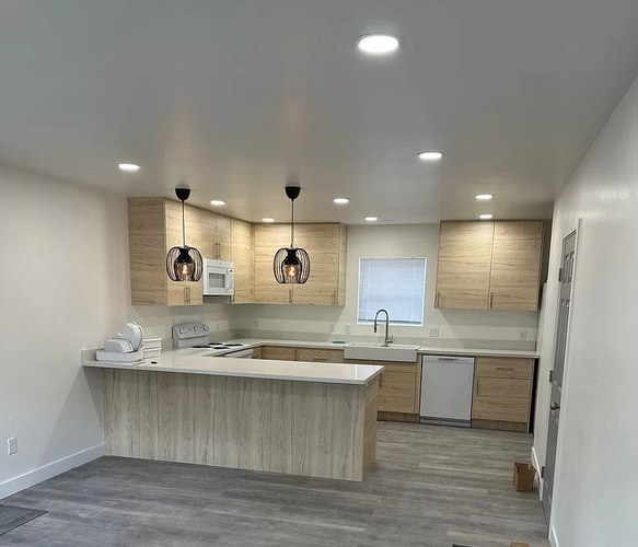 Building Photo - 930 Pinyon Ave