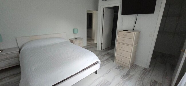 Building Photo - Village of Del Mar