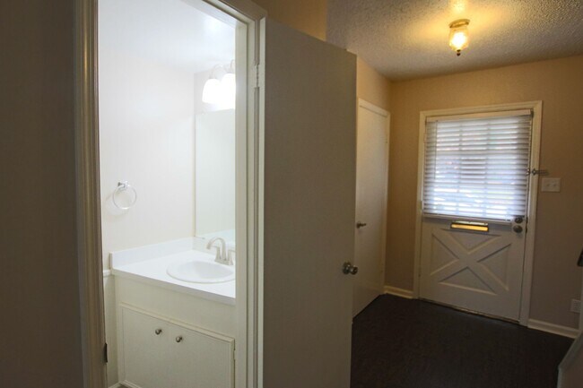 Building Photo - Delmar Dr. 2514/2516