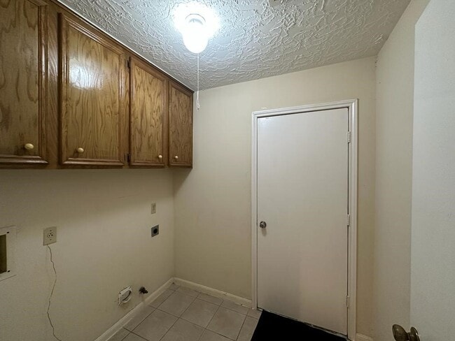 Building Photo - 239 Kings Way