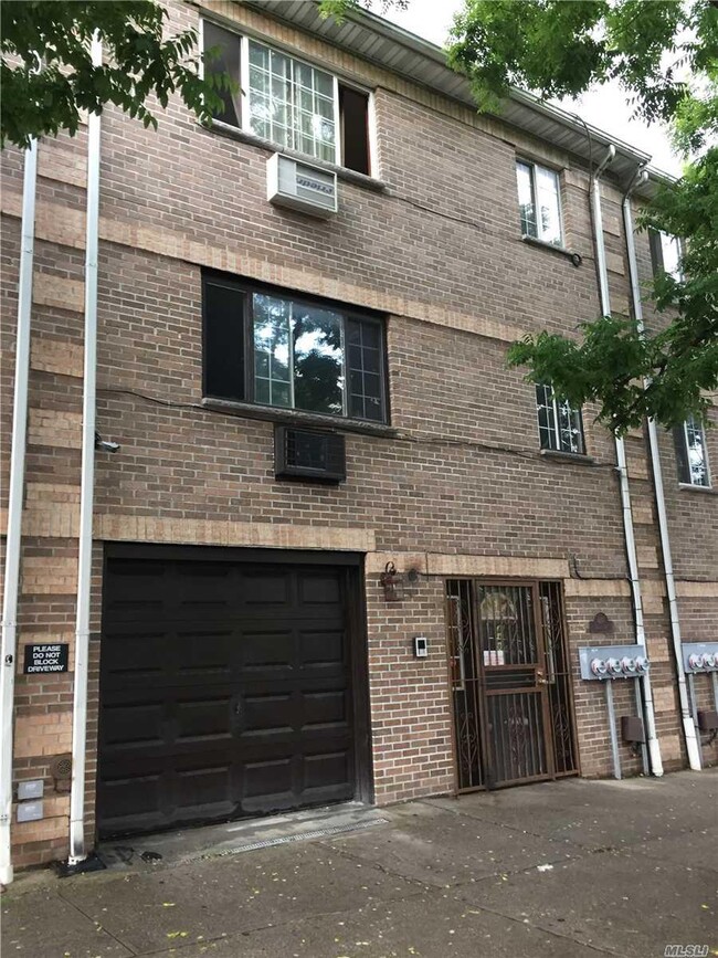 Building Photo - 448 Throop Ave