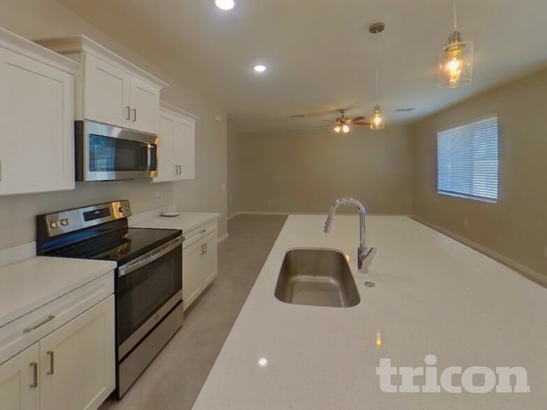 Building Photo - 4559 E Gary St