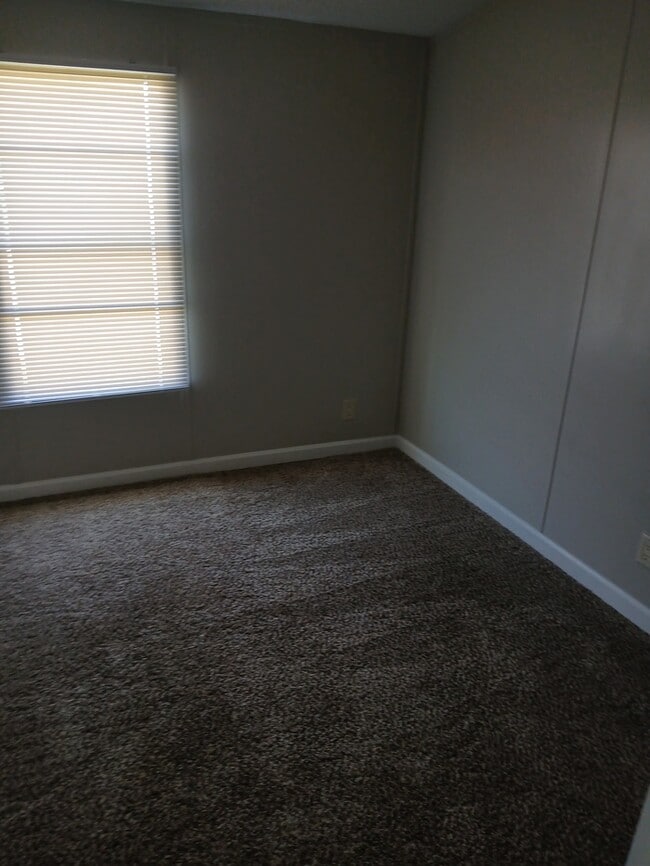 Building Photo - Mobile Home For Sale