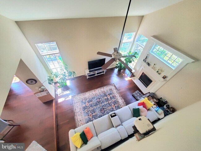 Building Photo - 20960 Capilano Ct