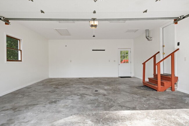 Building Photo - 1602 Westover Dr