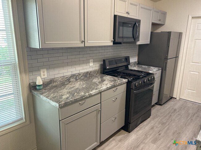 Building Photo - 912 Southside Dr