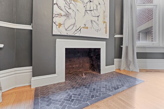 Building Photo - 550 E Town St