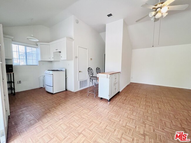 Building Photo - 6124 Corbin Ave
