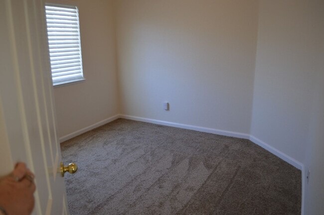 Building Photo - 2 Bedroom, 2 Bath Home