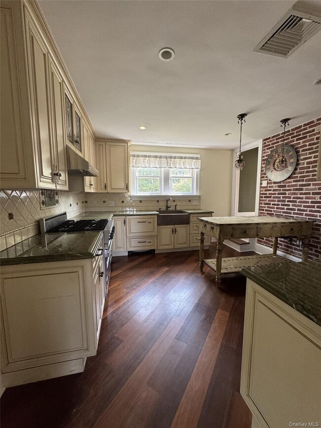Building Photo - 157 Rockland Ave