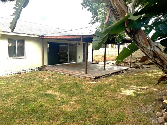 Building Photo - 2BR 1BA Allied Gardens Home - Hardwood Floors, Washer/Dryer, 2 Car Garage, HUGE backyard, 2 Pets ...