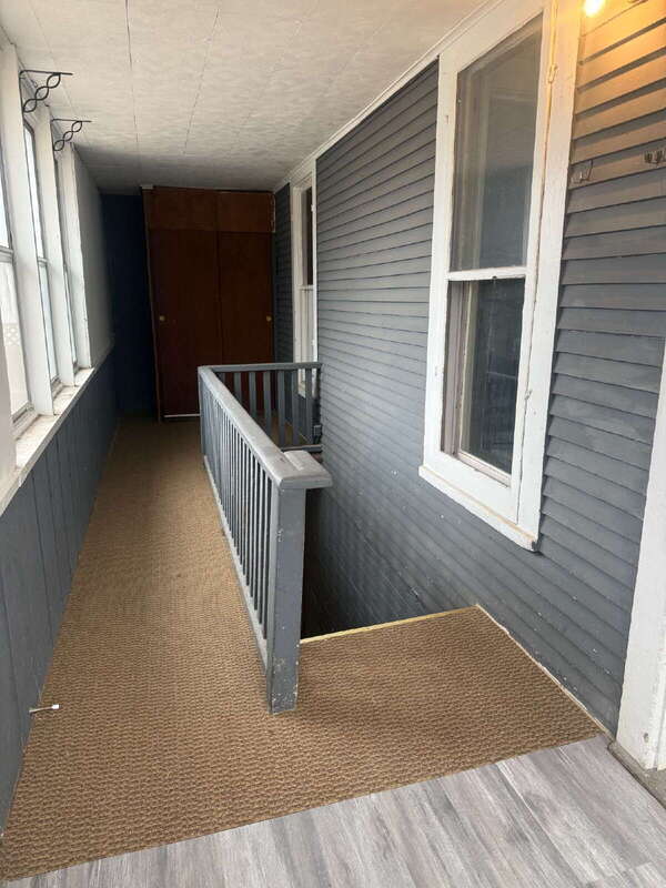 Building Photo - 1813 SW 2nd St