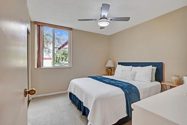 Building Photo - 107 Half Moon Cir