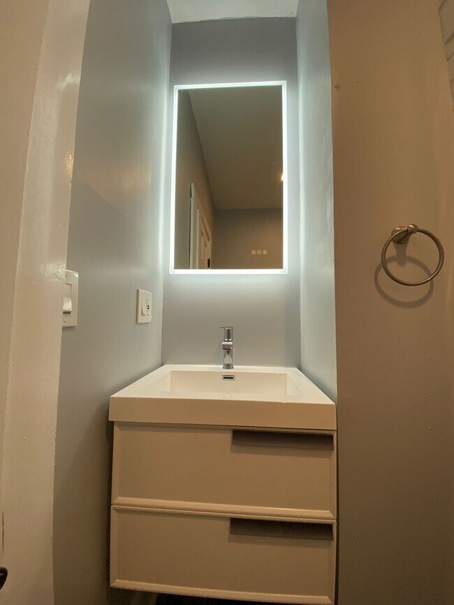 Building Photo - 36 Bright St