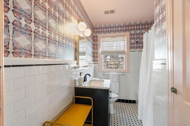 Building Photo - 1790 Lyndale Ave