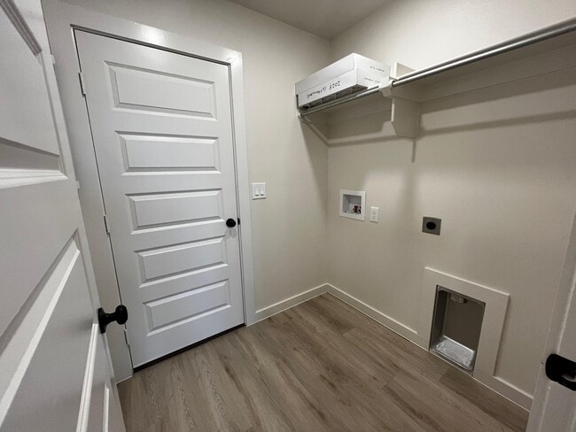 Building Photo - 2028 Cottonwood Ave