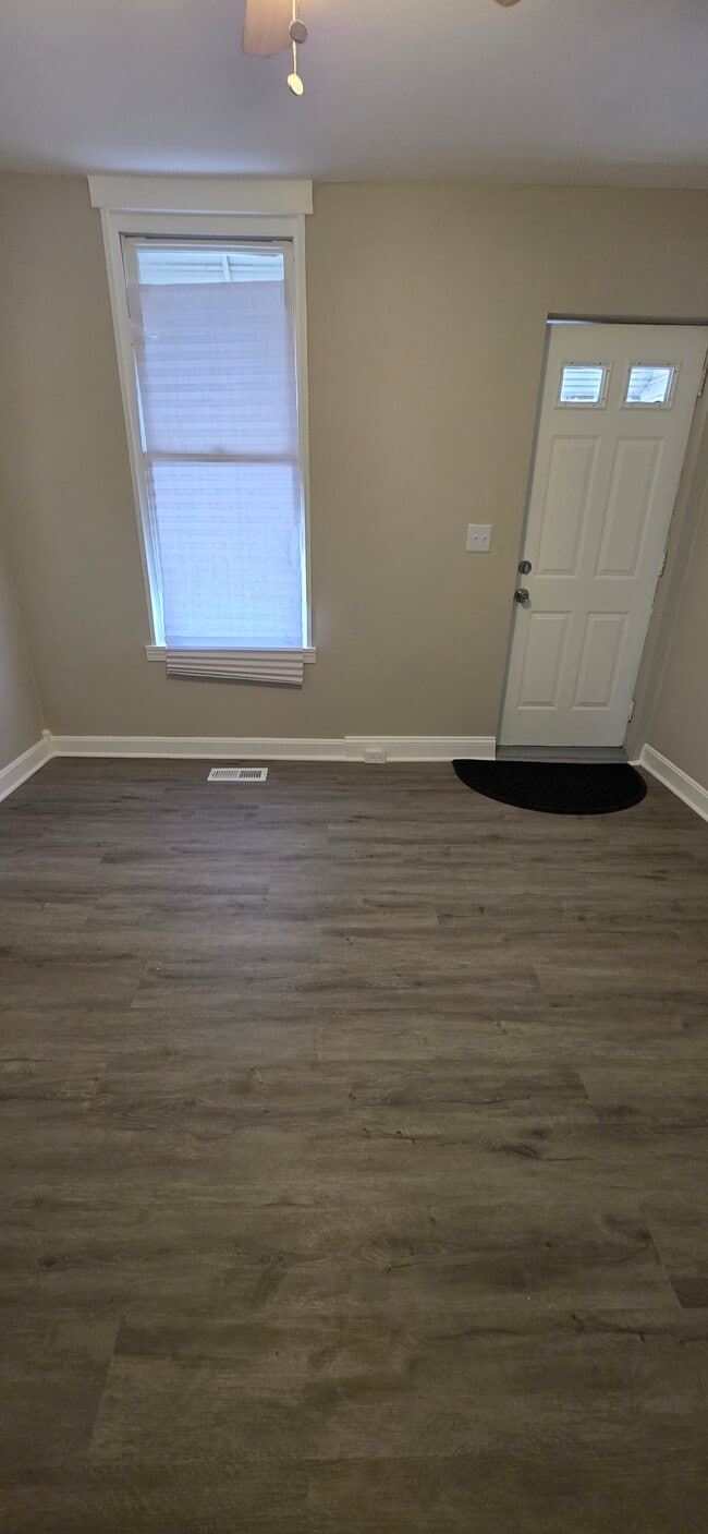 Building Photo - 116 N Port St