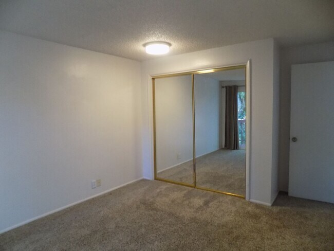 Building Photo - Spacious Three Bedroom, One & half Bathroo...