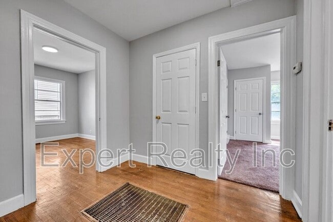 Building Photo - 4807 Terrace M