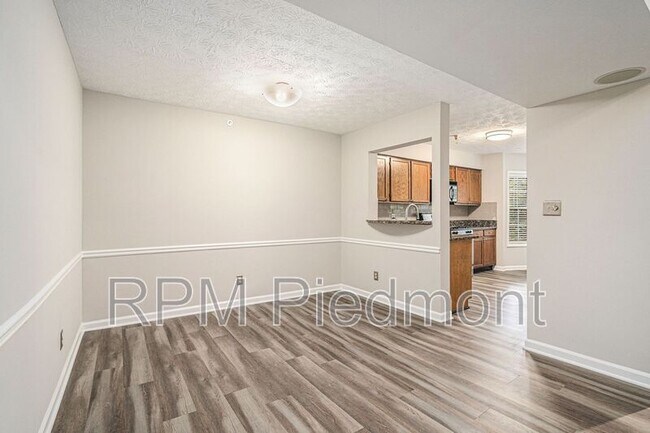 Building Photo - 3901 Riverlook Pkwy SE