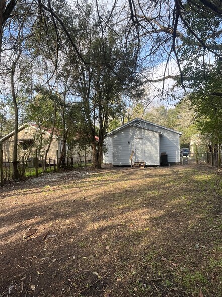 Building Photo - 514 Iowa Ave