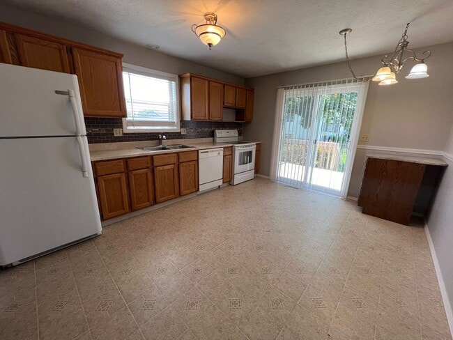 Building Photo - 2 Bedroom Townhome - Close to ISU Campus & Heartland