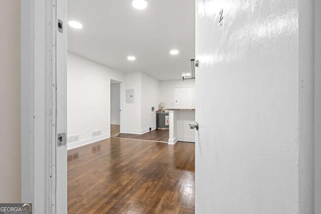 Building Photo - 1437 Vesta Ave