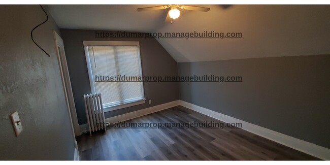 Building Photo - 906 Riehl St