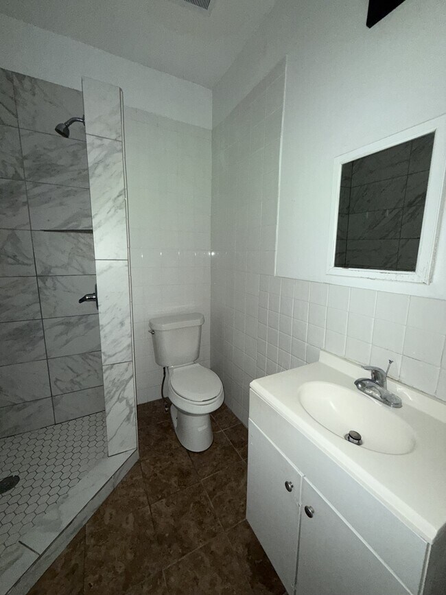 Building Photo - 1401 9th Ave