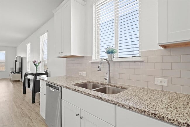 Building Photo - 240 Bedford Falls Ln