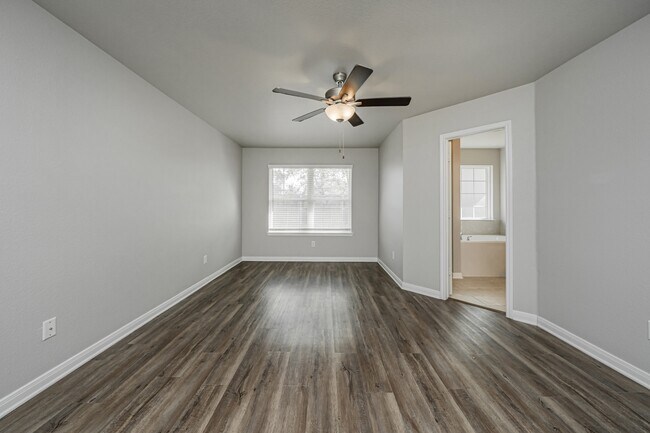 Building Photo - 623 Hollyhock Dr