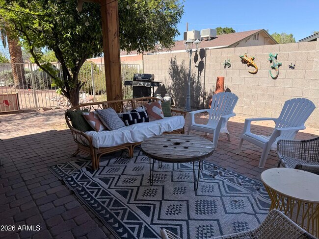 Building Photo - 1744 N Ridge Cir