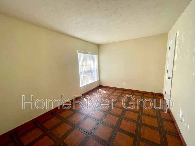 Building Photo - 8517 Lincoln Cove Dr