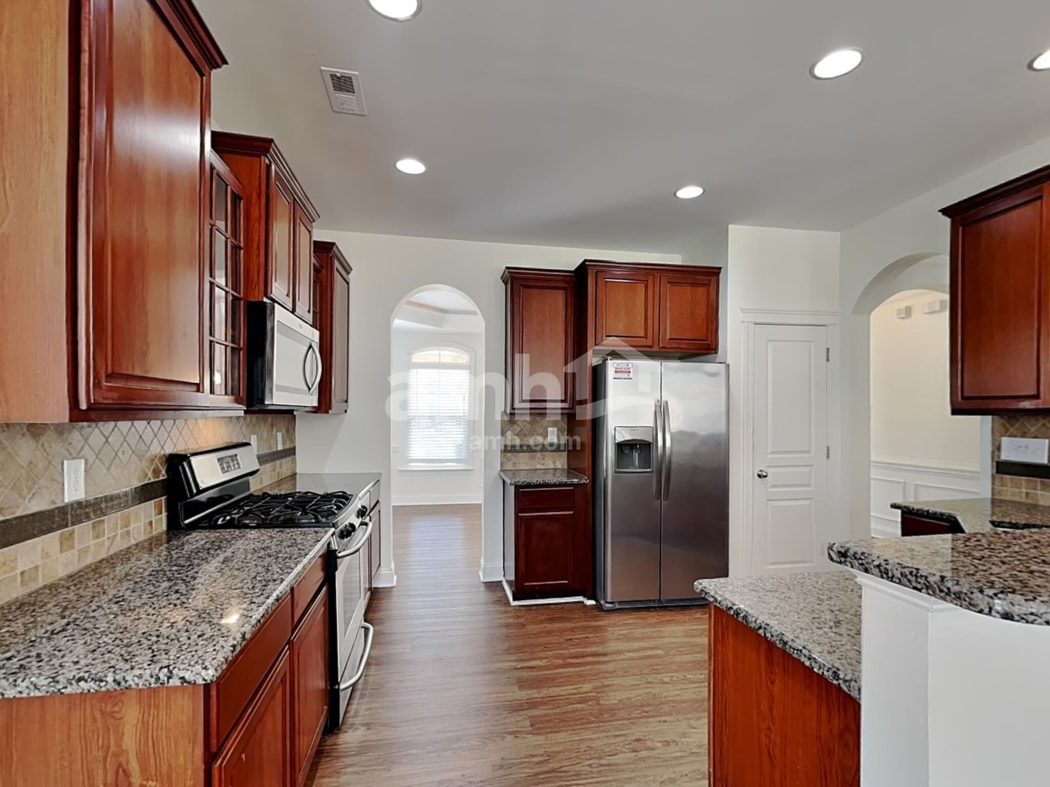 Building Photo - 8100 Lynwood Square