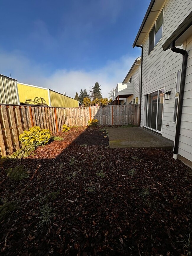 Building Photo - Newly Built Luxury Duplex in Keizer