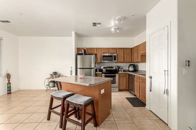 Building Photo - Adorable townhome in Phoenix!!