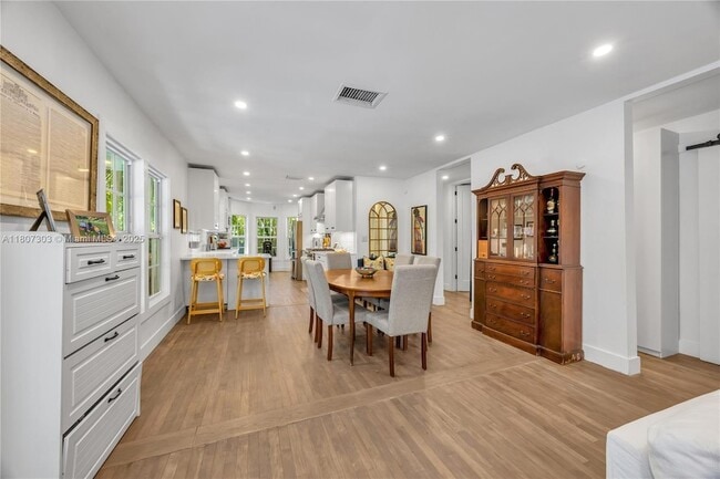 Building Photo - 5023 SW 59th Ave