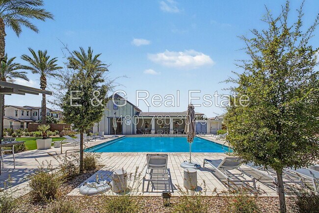 Building Photo - 2771 S Chippewa Dr