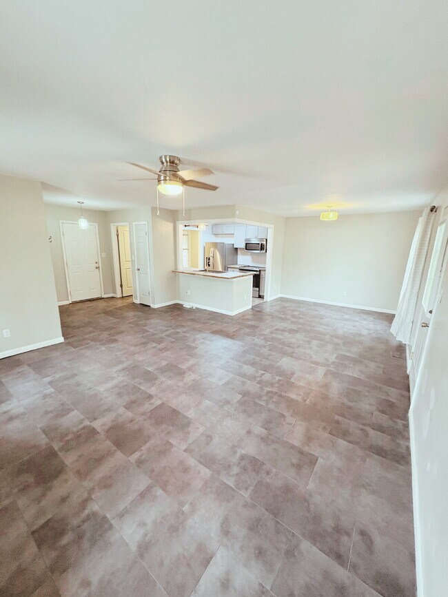 Building Photo - Open ranch home on a culdesac