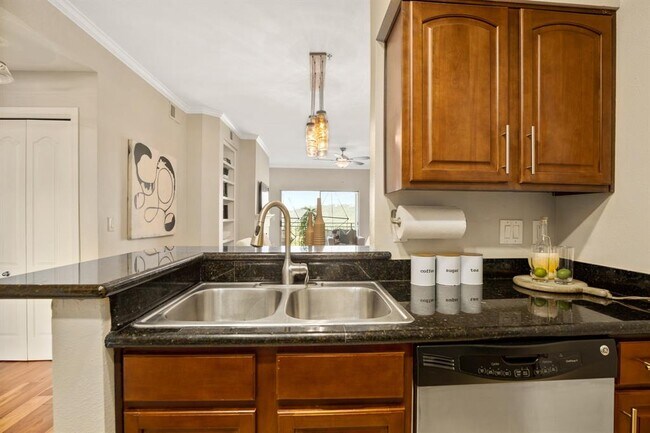 Building Photo - 6000 Shepherd Mountain Cove