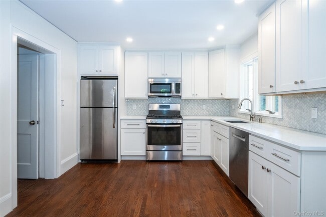 Building Photo - 162 Rockingstone Ave
