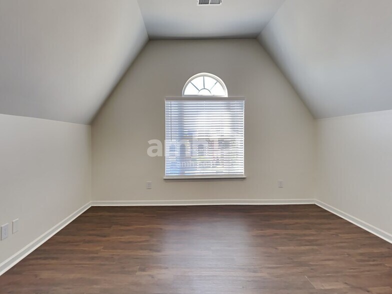 Building Photo - 2034 Fiona Way