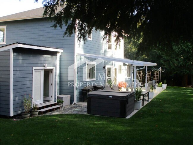 Building Photo - Modern 3-Bedroom, 2.5 Bath Home in a Point Richmond Ridge Cul-de-Sac