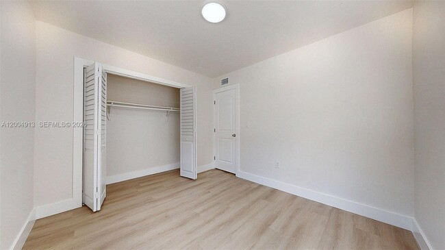 Building Photo - 567 SW 3rd St