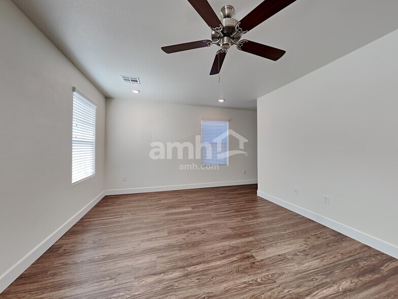 Building Photo - 4739 Tree Swing St