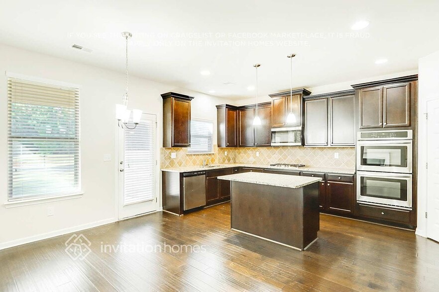 Building Photo - 3329 Alhambra Cir