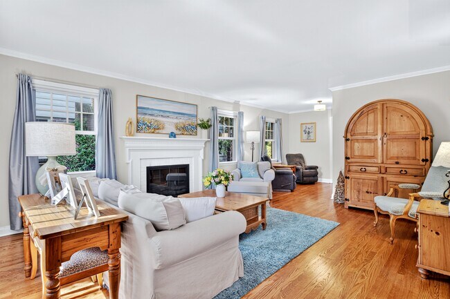 Building Photo - 21 Travers St